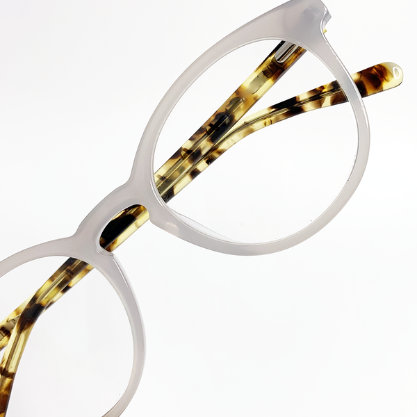Lunette de 2025 vue de loin